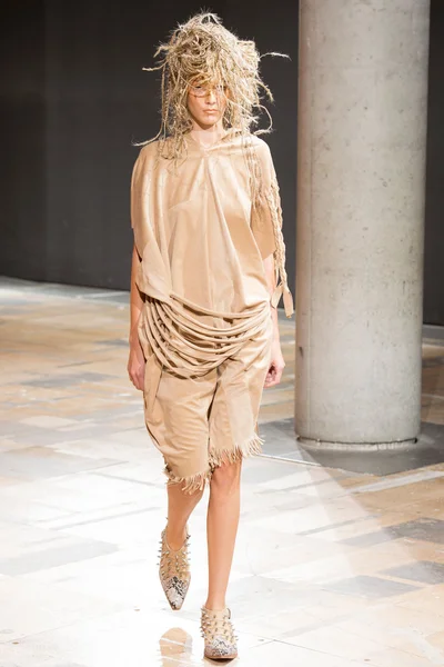 Look 28